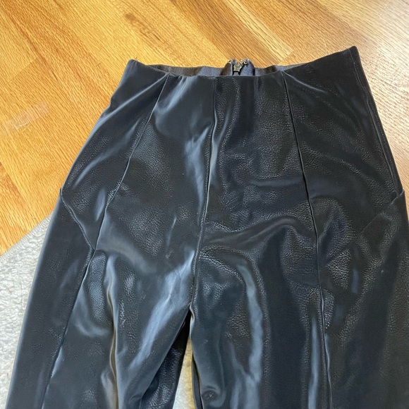 XS Velvet Guess Leggings - Picture 8 of 8